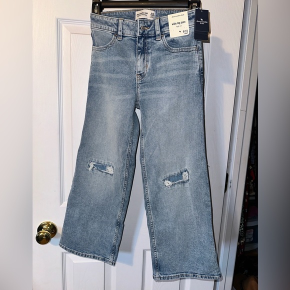 Abercrombie Kids Size wide leg high-rise jeans, size 9/10 short - Picture 2 of 8